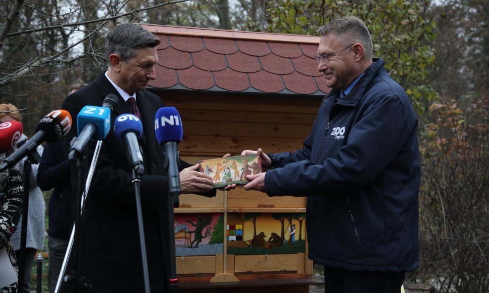 Borut Pahor darovao pčelinjak zagrebačkom Zoološkom vrtu