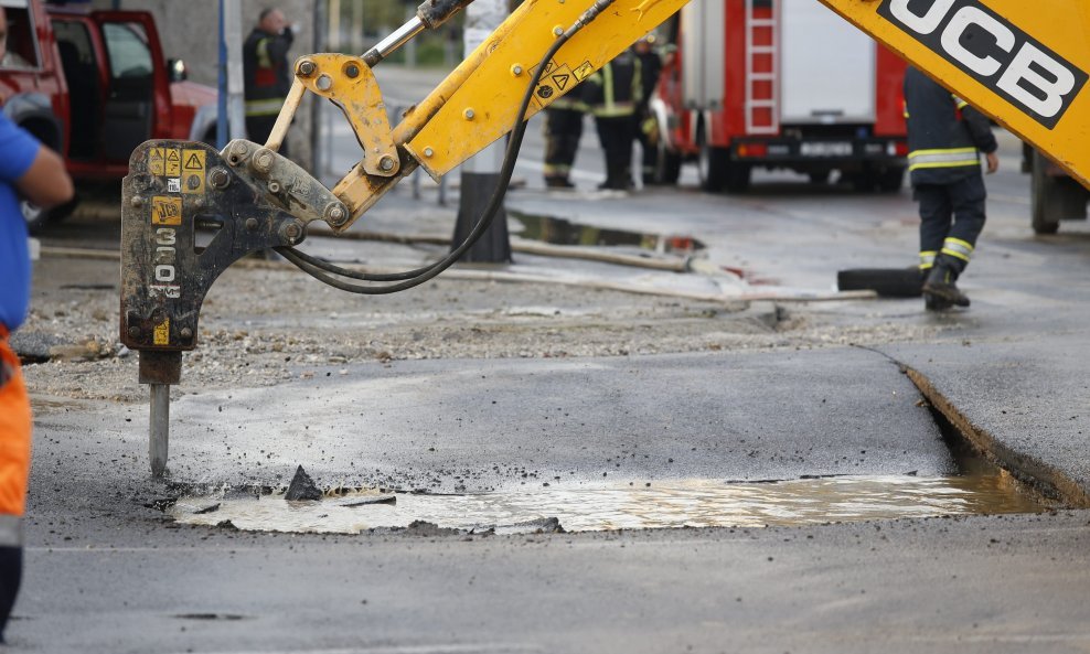 Sanacija puknute vodovodne cijevi u Zagrebu - ilustracija