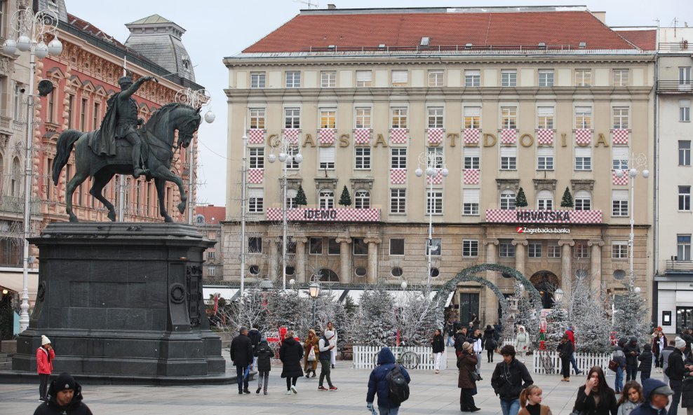 Središnji zagrebački trg u navijačkoj atmosferi