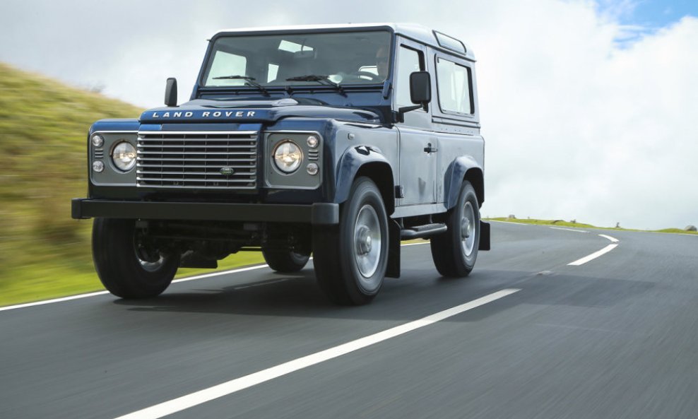 land-rover-defender-7-1