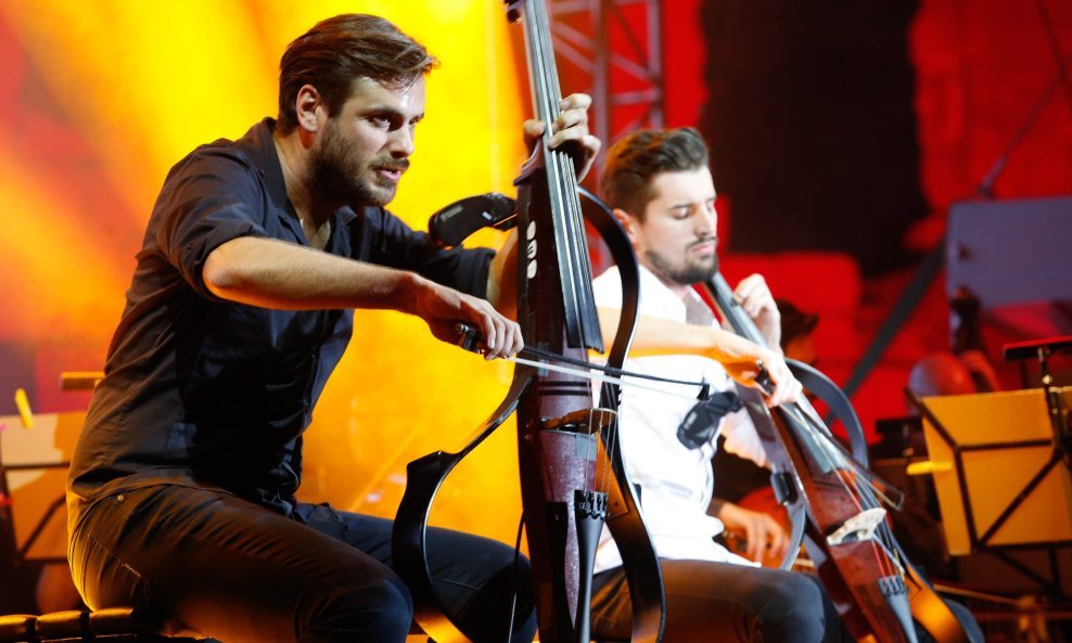 2cellos