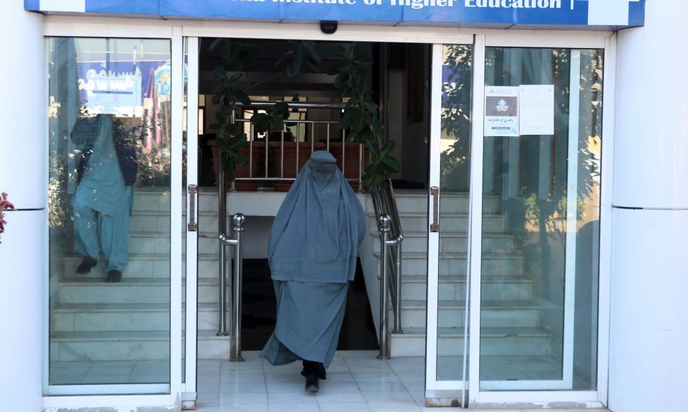 Talibani zabranili ženama da pohađaju fakultete