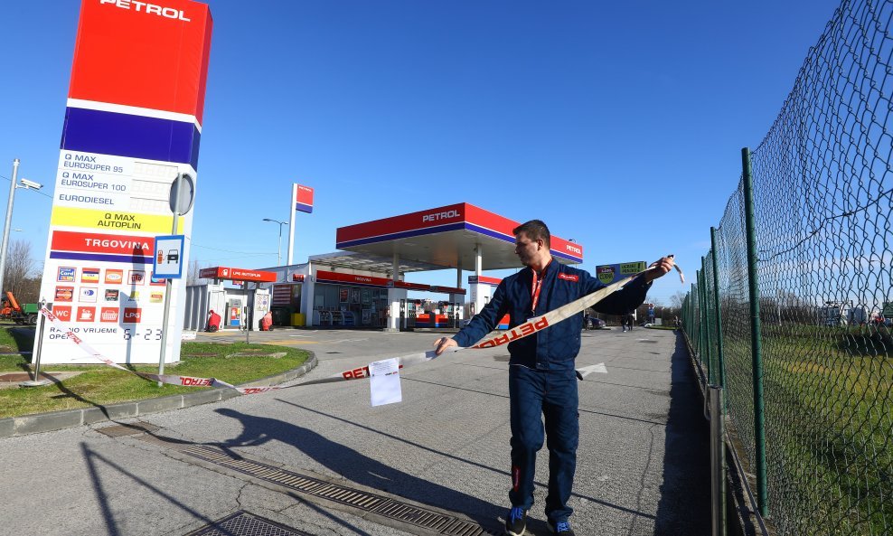 Petrol, zatvaranje pumpi