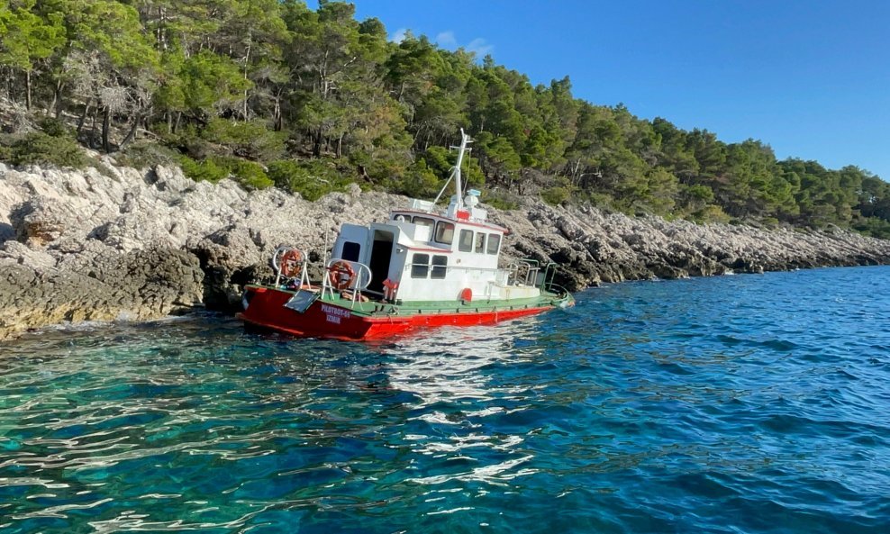 Nasukani brod na Korčuli