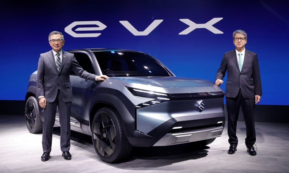 Suzuki predstavio tri nova modela: eVX koncept, Jimny s petera vrata i SUV Fronx