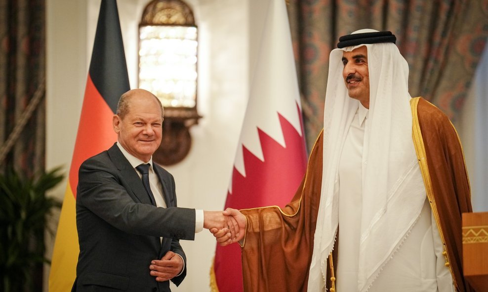 Njemački kancelar Olaf Scholz i katarski emir Tamim bin Hamad al Thani