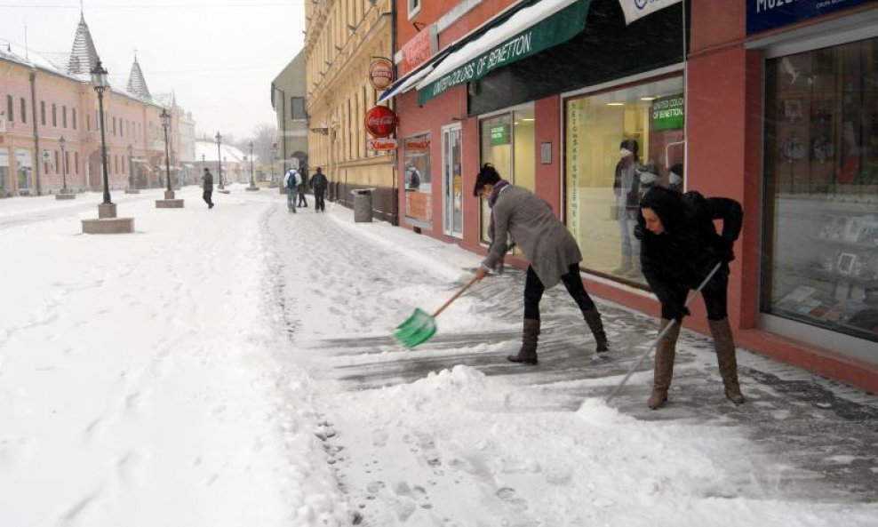 Čišćenje snijega u Vinkovcima