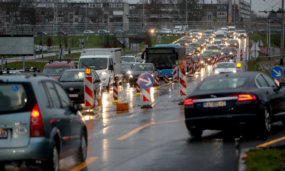 Gužve na Jadranskom mostu