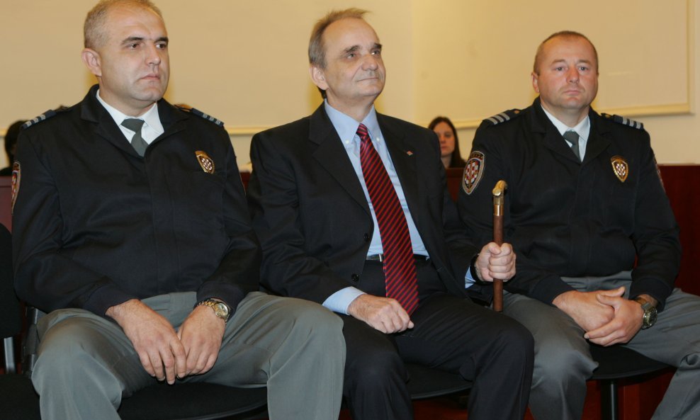 Branimir Glavaš (u sredini)