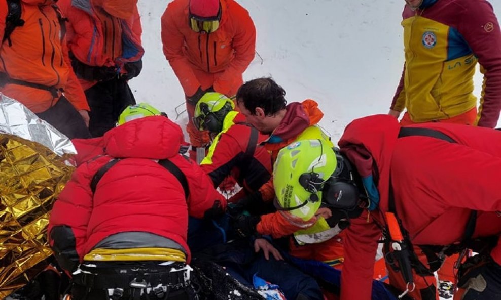 Spašavanje ozlijeđenog skijaša u Sloveniji