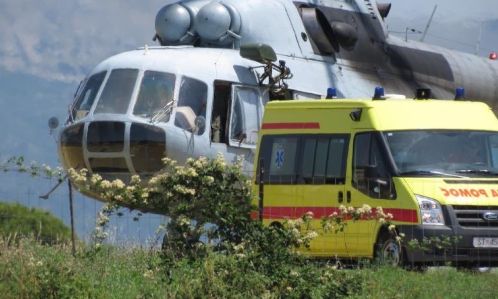 Vojnim helikopterima prevezeno je osam pacijenata