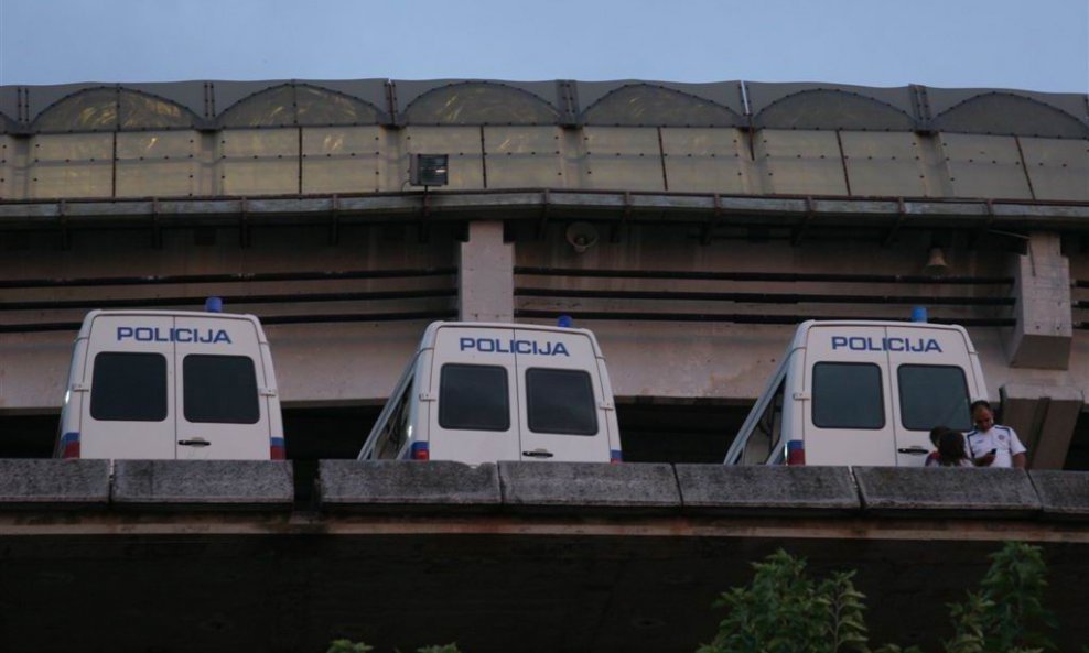 policija kod poljuda