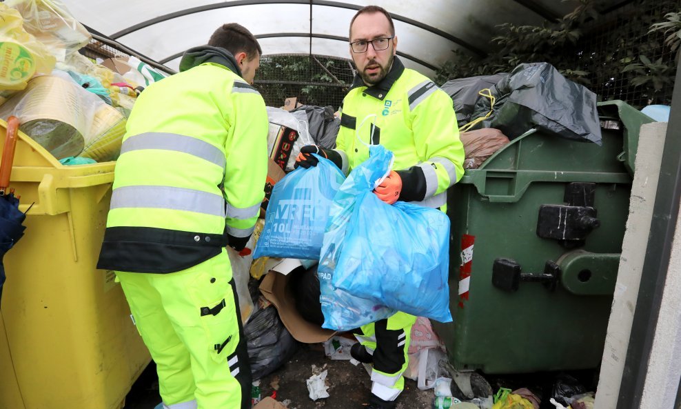 Gradonačelnik Tomašević s radnicima Čistoće skuplja otpad u Zagrebu