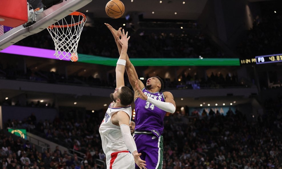 Giannis Antetokounmpo i Ivica Zubac