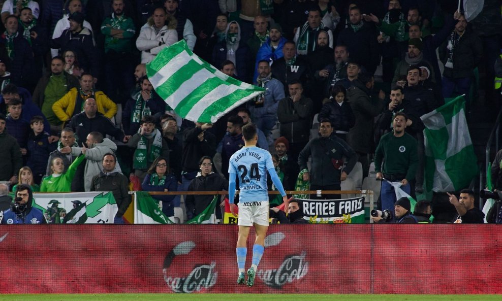 Gabri Veiga (Celta Vigo) proslavlja gol pred navijačima Betisa