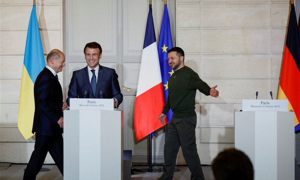 Olaf Scholz, Emmanuel Macron i Volodimir Zelenski u Parizu