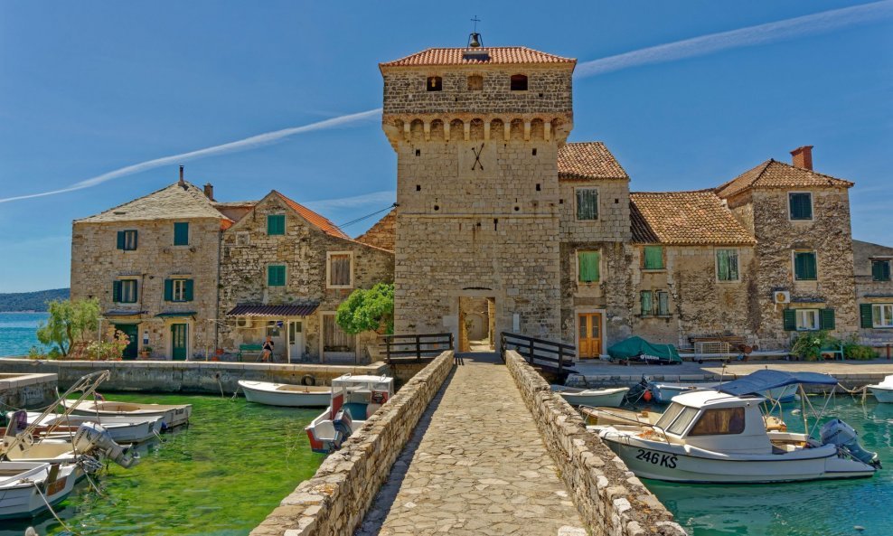 Kaštel Gomilica