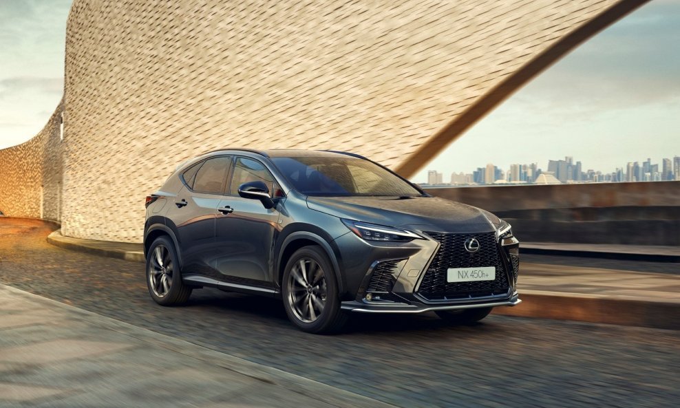 Lexus NX 450h+ za 2023.