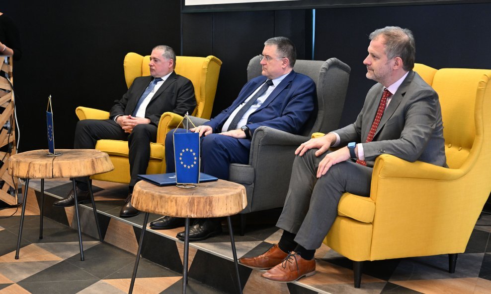 Zagreb: Konferencija 'Uspostava platforme s elektroničkim uslugama za e/m-Potpis i e/m-Pečat'