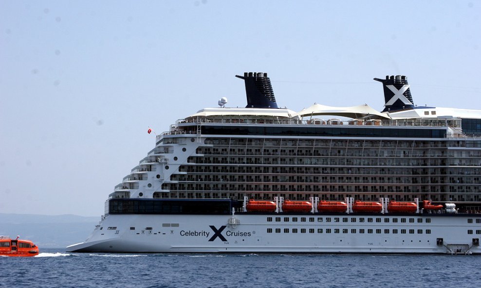 Celebrity cruise ship kruzer