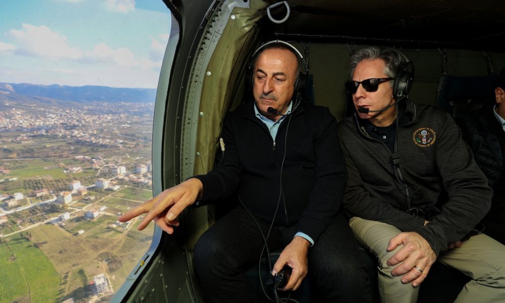 Mevlut Cavusoglu i Antony Blinken helikopterom preletjeli potresno područje