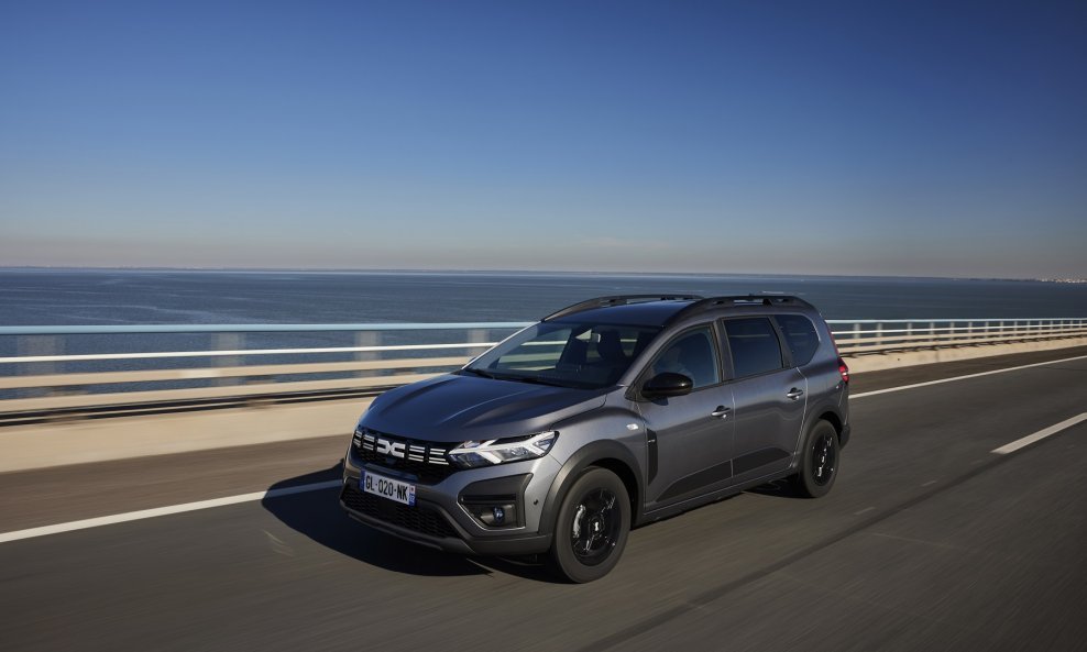 Dacia Jogger Hybrid 140, EXTREME 7 sjedala, siva Schiste Gray boja: Svjetska premijera
