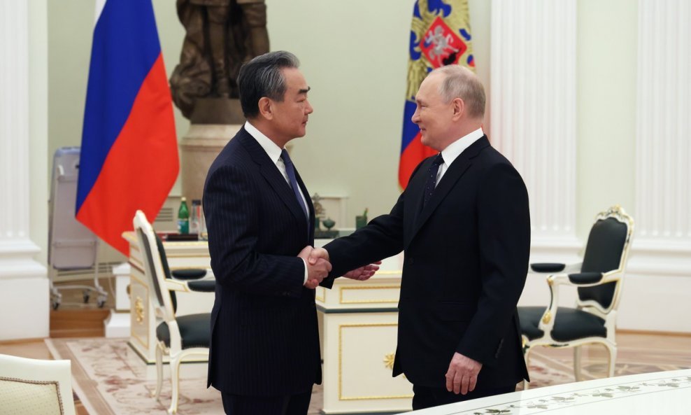 Wang Yi i Vladimir Putin