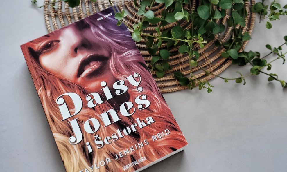 Daisy Jones i Šestorka