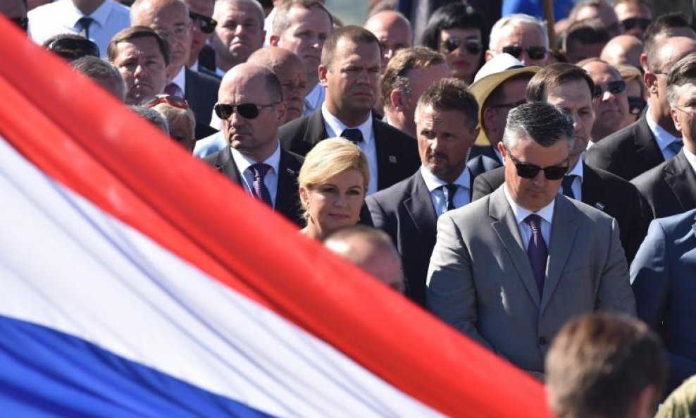 Kolinda Grabar Kitarović i Tihomir Orešković u Kninu