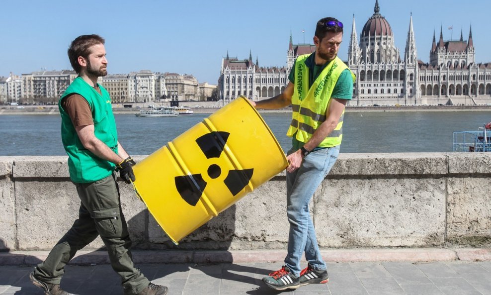 Performans protiv nuklearne energije u Budimpešti