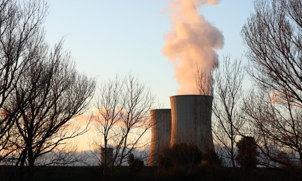 Francuska bi mogla zatvoriti 17 nuklarnih reaktora