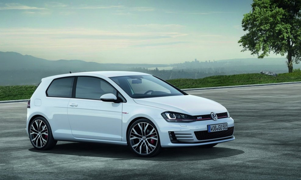 2014-VW-Golf-GTI-4[2]