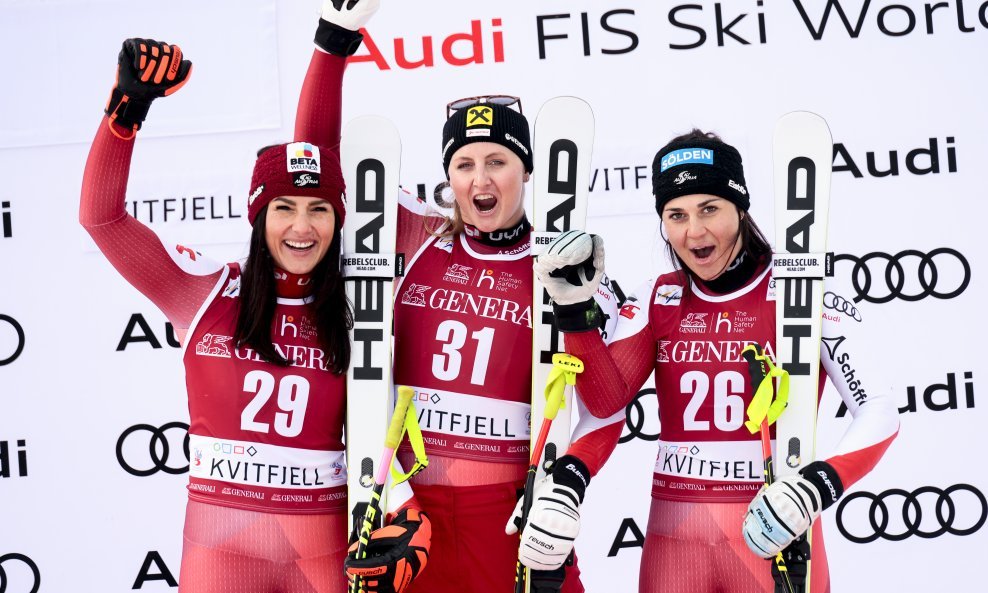 Slijeva; Stephanie Venier, Nina Ortlieb i Franziska Gritsch