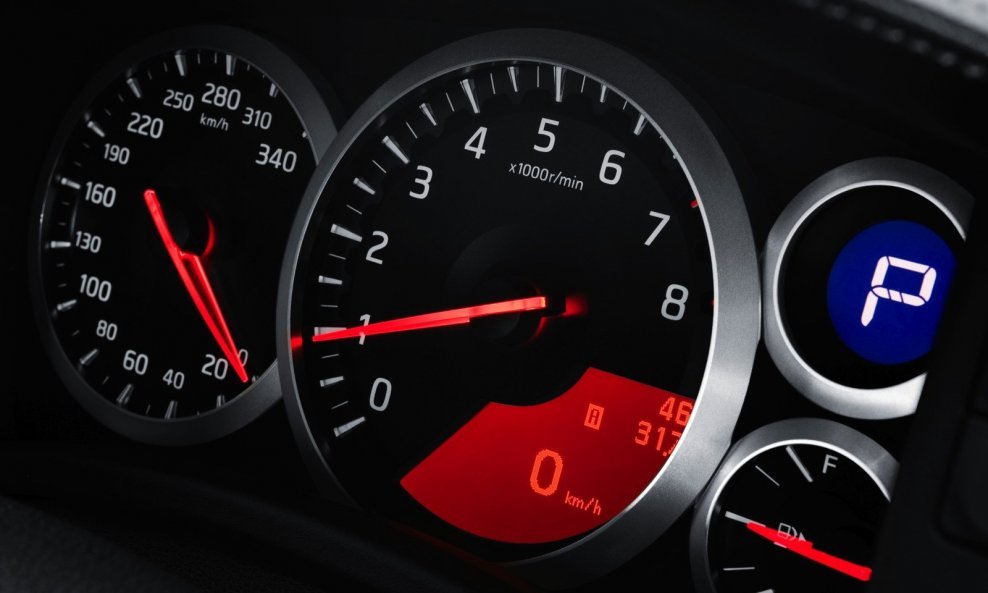 nissan-gtr-odometer