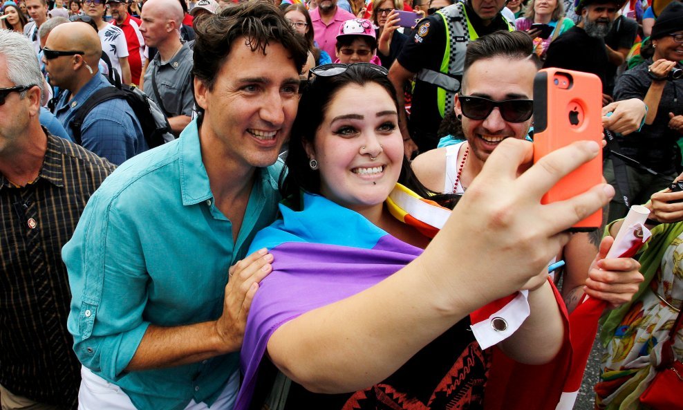Justin Trudeau pozira na Gay Prideu