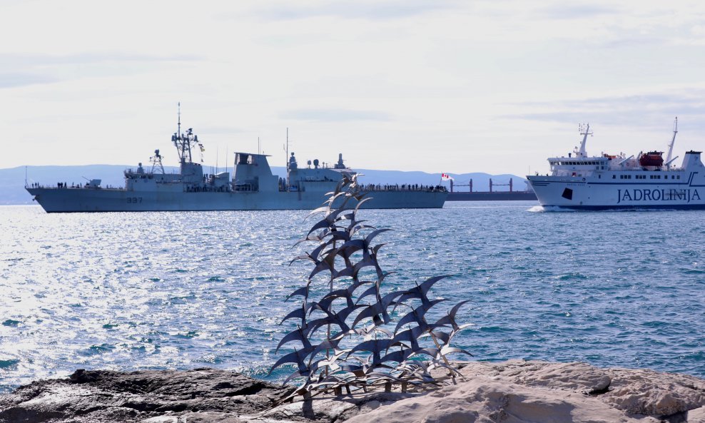 Vojni brodovi u Splitu