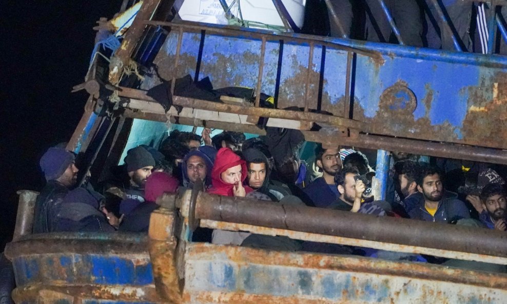 Migranti stižu na talijansku obalu