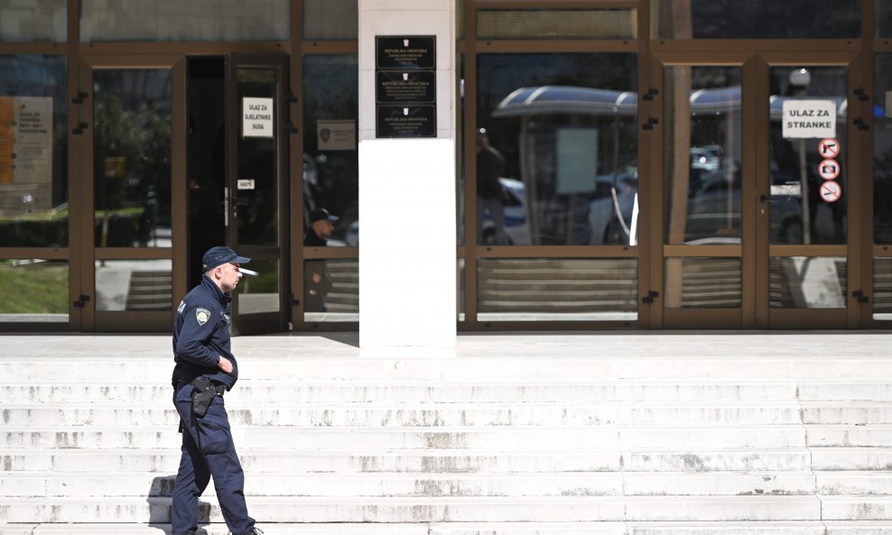 Dojava o bombi na sudu u Splitu