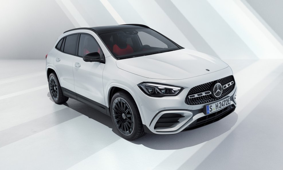 Mercedes-Benz GLA: dodatno razvijen plug-in hibridni pogon modela GLA 250 e snage 163 KS