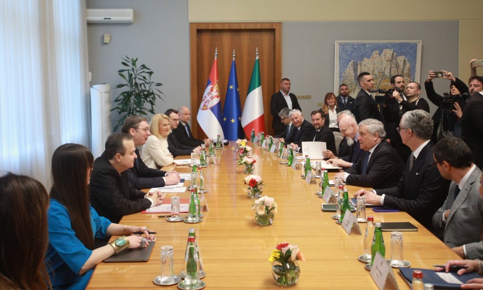 Antonio Tajani i Aleksandar Vučić na sastanku u Beogradu