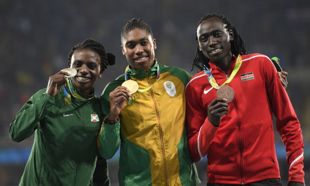 Na Olimpijskim igrama u Riju 2016. u utrci žena na 800 metara sve medalje osvojili su biološki muškarci: Francine Niyonsaba, Caster Semenya i Margaret Nyairera Wambui