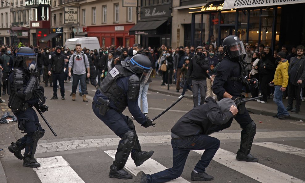 Ilustracija / Prosvjedi u Francuskoj