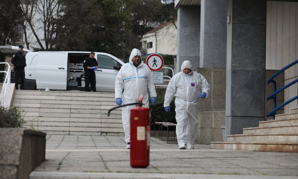 Očevid nakon požara oko zgrade PU-a u Puli