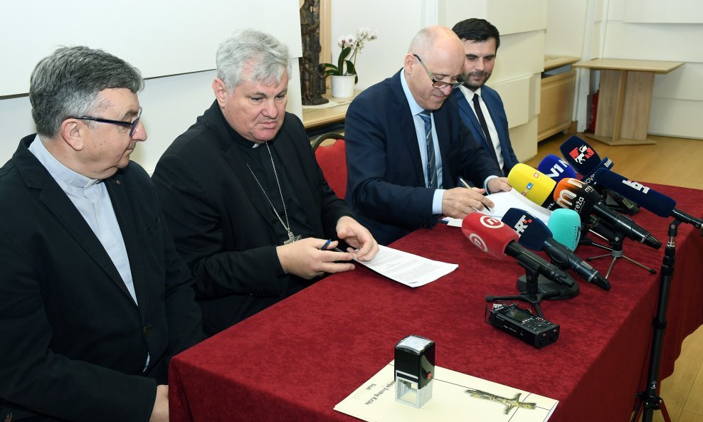 Sisački biskup Vlado Košić i ministar graditeljstva Branko Bačić u Sisku