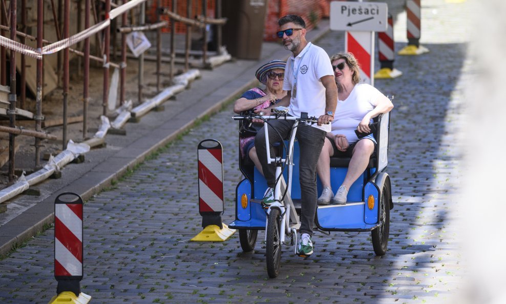 Prijevoz triciklima u Zagrebu (ilustracija)