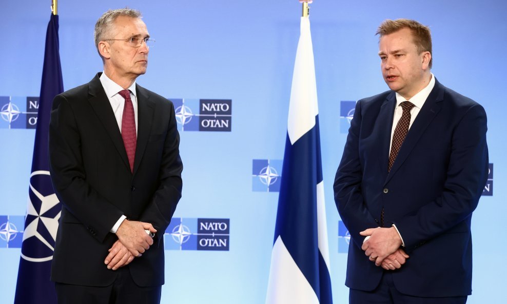 Jens Stoltenberg, glavni tajnik NATO-a i finski ministar obrane Antti Kaikkonen
