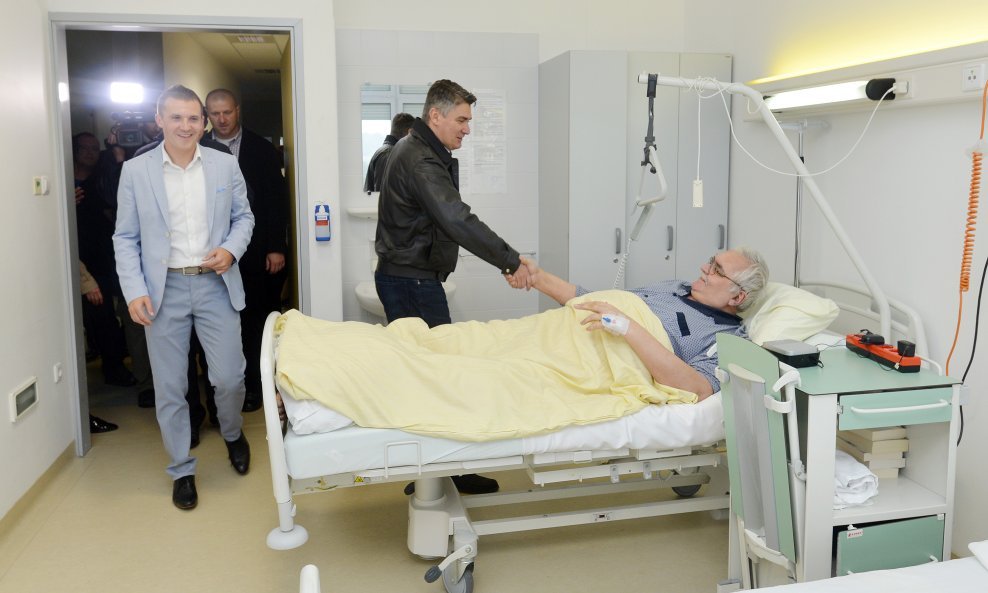 Zoran Milanović u posjetu bolnici / Arhivska fotografija