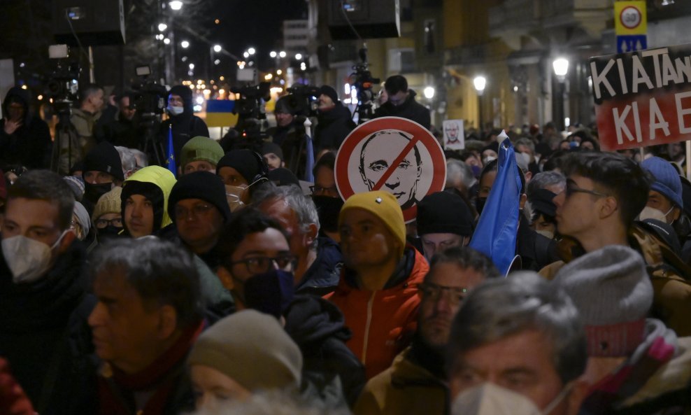 Prosvjed pred Međunarodnom investicijskom bankom u Budimpešti