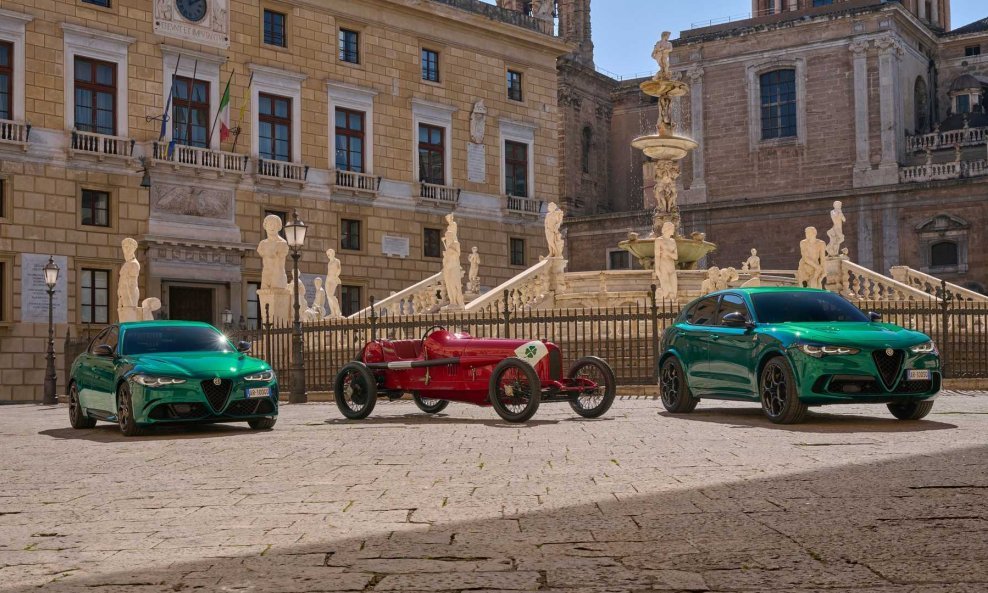 Alfa Romeo Giulia 'Quadrifoglio 100th Anniversario', RL TF iz 1923. (u sredini) i Stelvio 'Quadrifoglio 100th Anniversario' (desno)