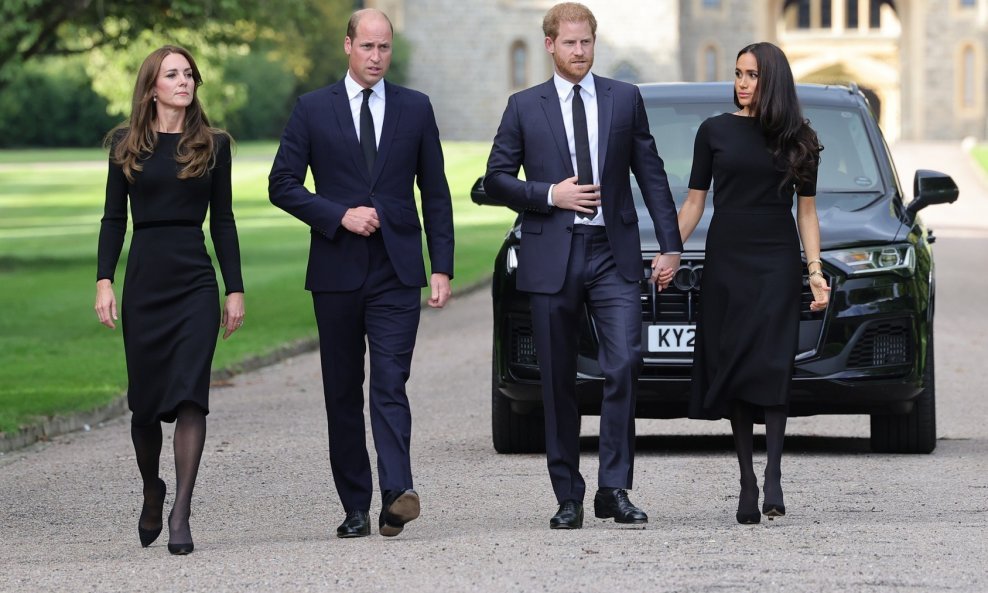 princ Harry i Meghan Markle, princ William i Kate Middleton